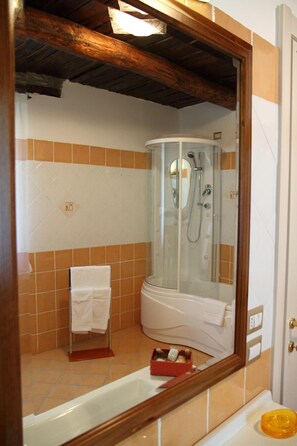 Shower, free toiletries, hair dryer, bidet - Panta Rei (Cicerale)