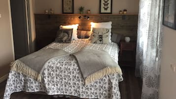 Double Room | Desk, iron/ironing board, cots/infant beds, rollaway beds