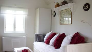 Cabin, 2 Single Beds | Room amenity