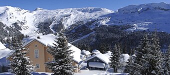 Spacious Chalet for 12 in Flaine with Sauna & Fireplace