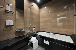 Apartment, 3 Bedrooms | Bathroom | Hair dryer, slippers, bidet, towels