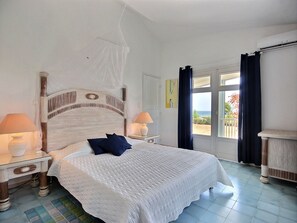 3 slaapkamers, een strijkplank/strijkijzer, gratis wifi, beddengoed