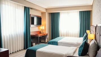 Standard Triple Room | Premium bedding, minibar, in-room safe, desk
