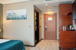 Standard Single Room | Premium bedding, minibar, in-room safe, desk - Grand Vaves Otel (Trabzon)