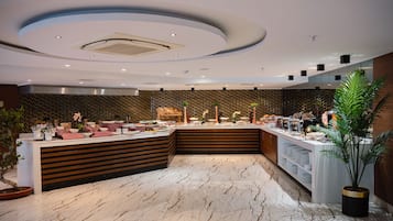Free daily buffet breakfast