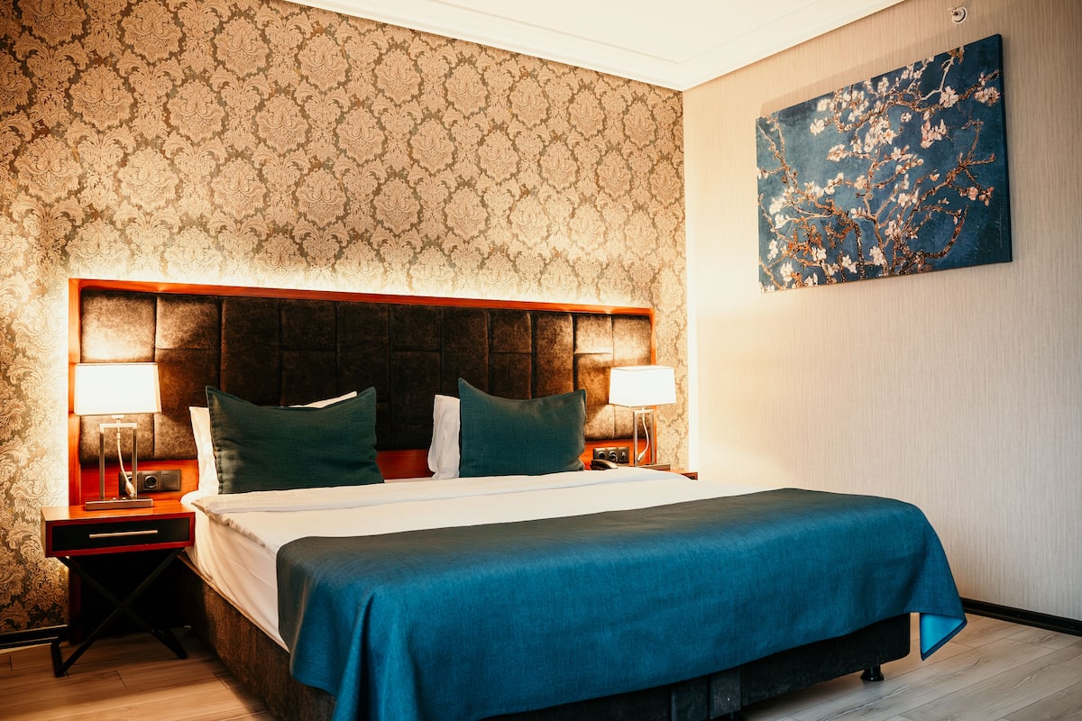 Quarto standard | Roupas de cama premium, frigobar, cofres nos quartos, escrivaninha