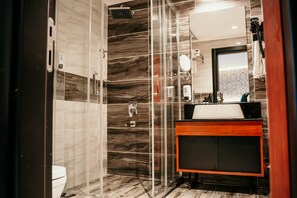 Deluxe Suite | Premium bedding, minibar, in-room safe, desk - Grand Vaves Otel (Trabzon)