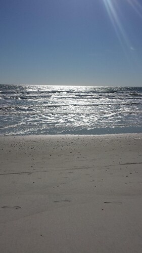  1ST STREET RETREAT UPDATED DOG FRIENDLY APARTMENT WITH FENCED IN YARD!!