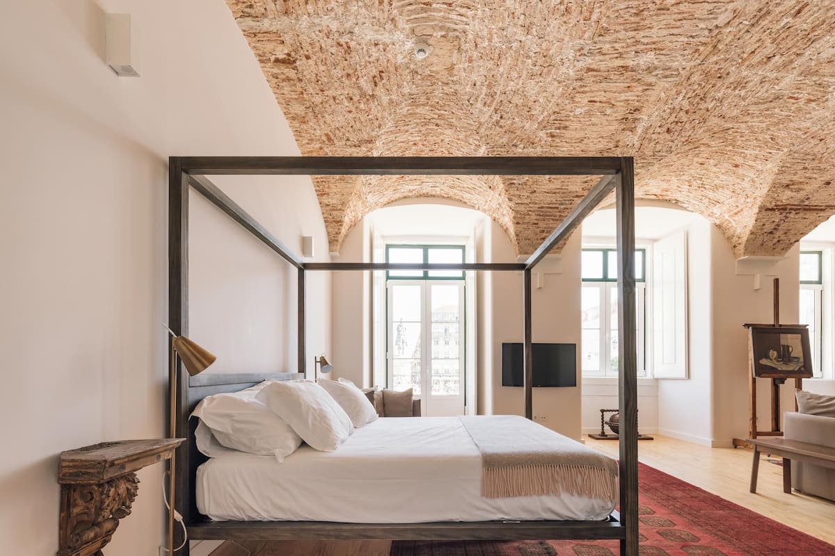 Suite, 1 trĂšs grand lit, vue ville