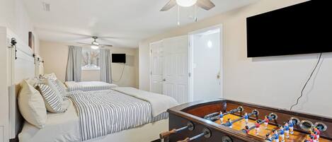 4 bedrooms, desk, iron/ironing board, free WiFi