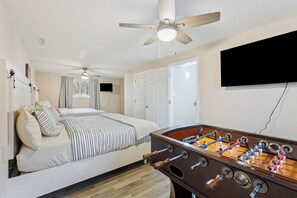 4 bedrooms, desk, iron/ironing board, free WiFi
