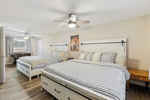 4 bedrooms, desk, iron/ironing board, free WiFi - Pet Friendly Near Garden of the Gods/AF Academy (Colorado Springs)