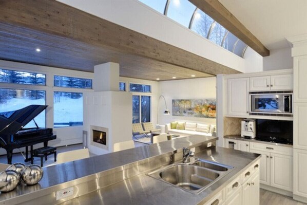 Private kitchen - Contemporary Overlook Drive Home (Aspen)