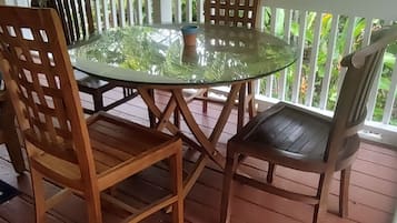 屋外ダイニングエリア
