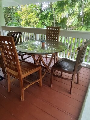 Outdoor dining