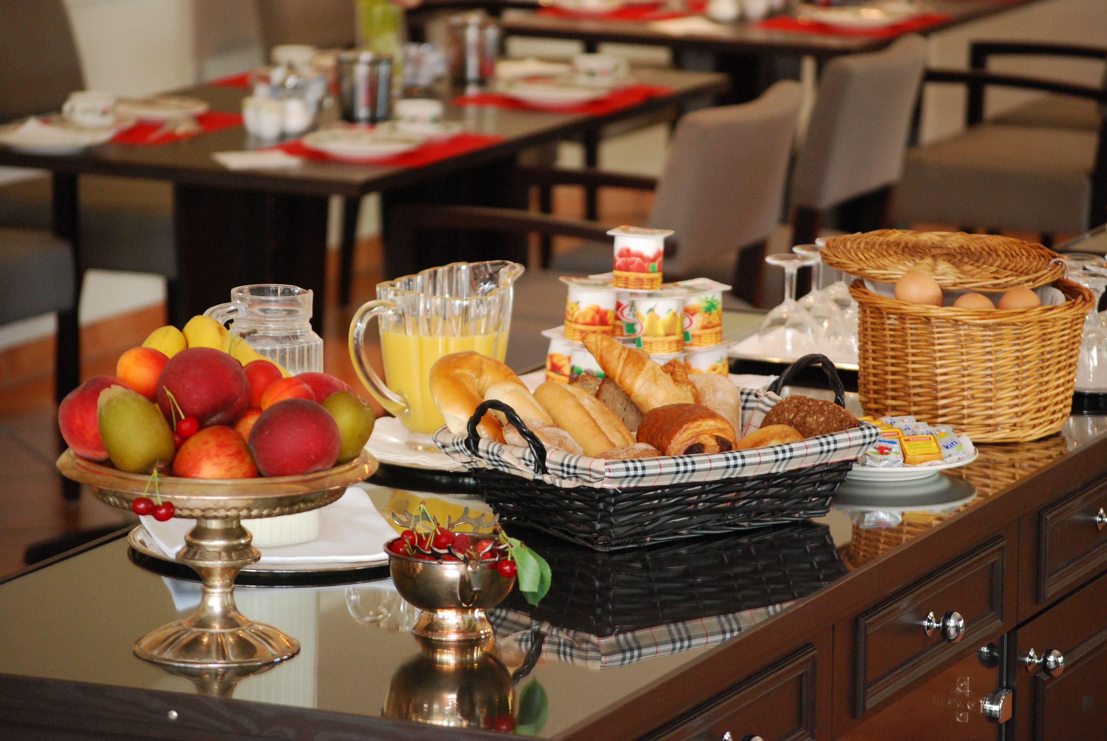 Daily buffet breakfast for a fee