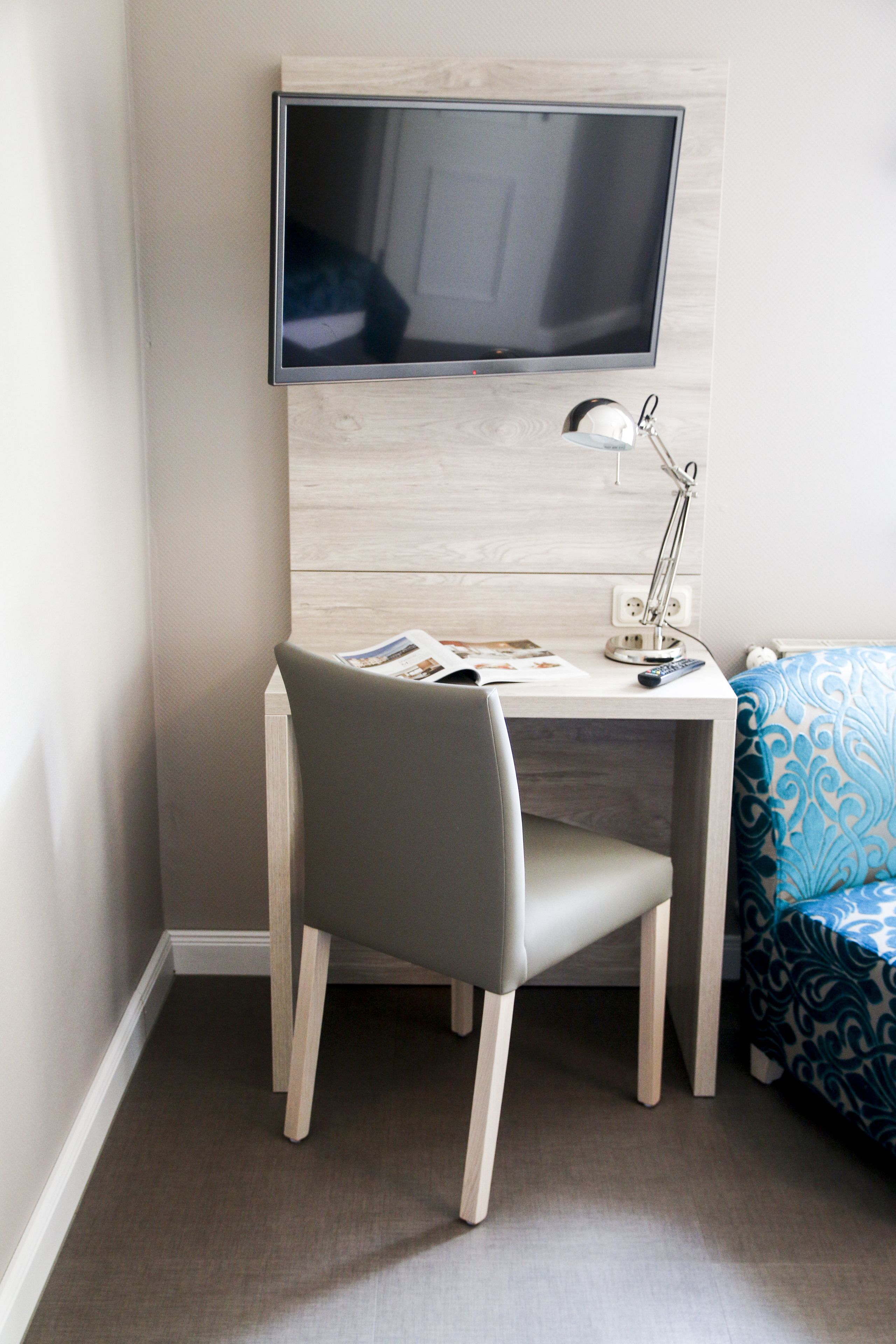 hypo-allergenic bedding, free wifi, bed sheets