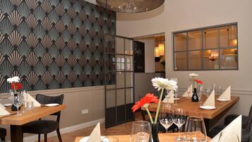 Lunch, dinner served; local and international cuisine, alfresco dining