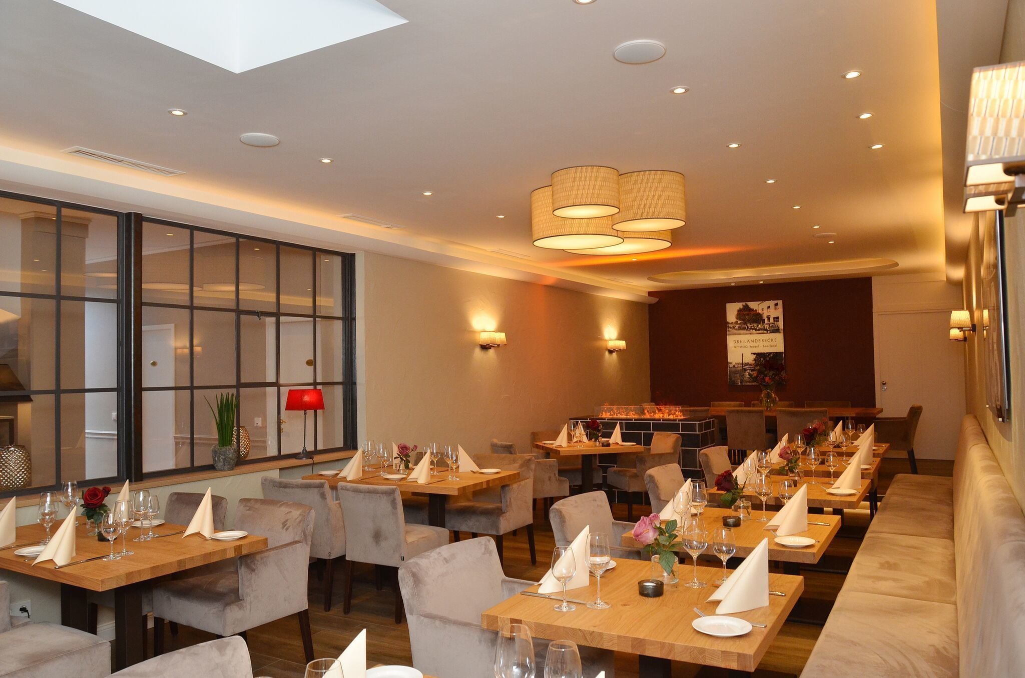 Lunch, dinner served; local and international cuisine, alfresco dining 