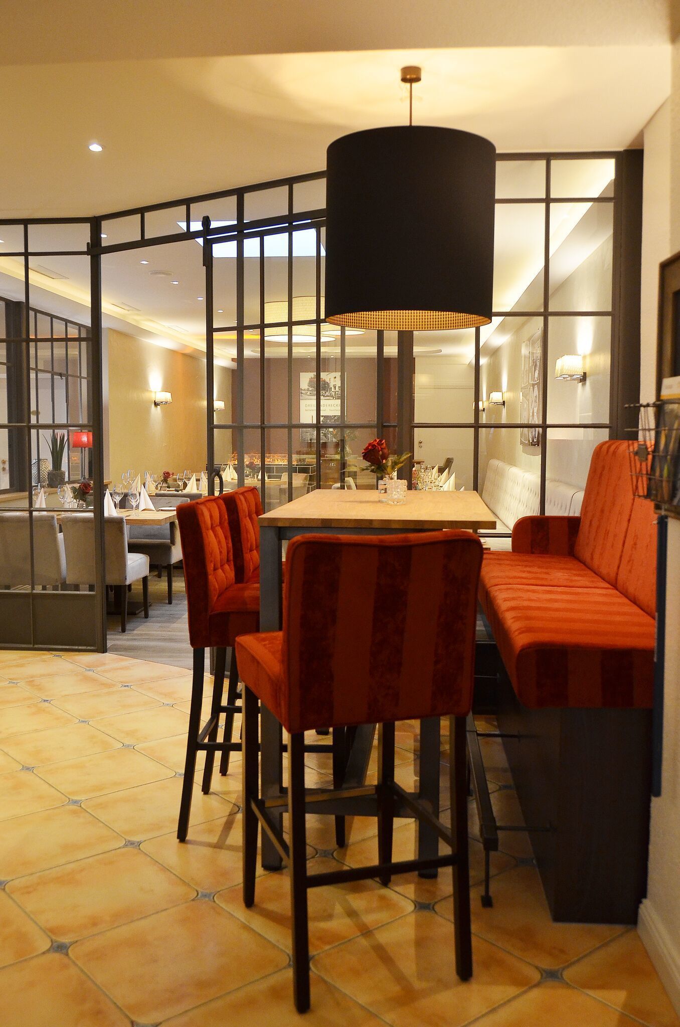 lunch, dinner served; local and international cuisine, al fresco dining