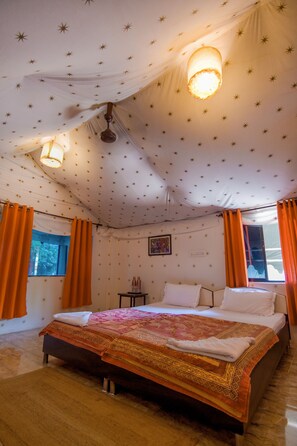 Luxury Tent | In-room safe, desk, rollaway beds - Camp Serai Tiger Tadoba (Bhadravathi)