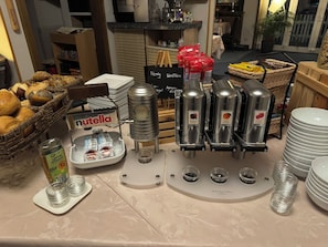 Daily buffet breakfast for a fee - Hotel am Rosenbad (Fulda)