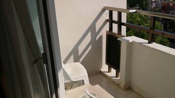 Double and Single, Street View | Wi-Fi de cortesia, roupa de cama, acesso para cadeiras de rodas