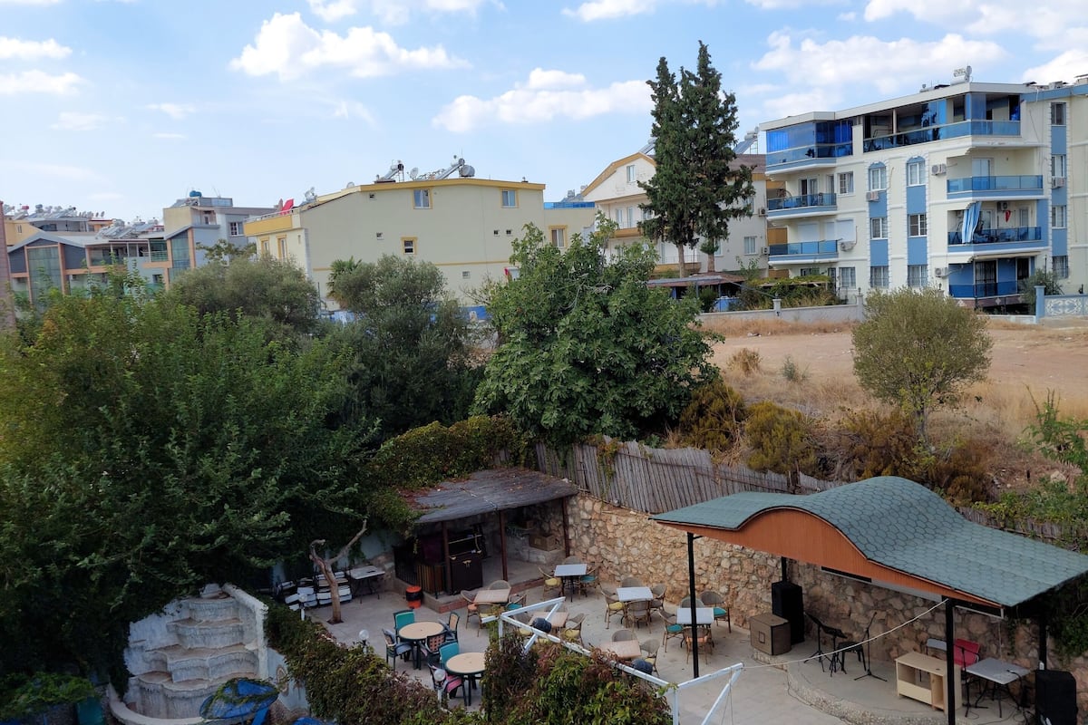 Free WiFi, bed sheets, wheelchair access