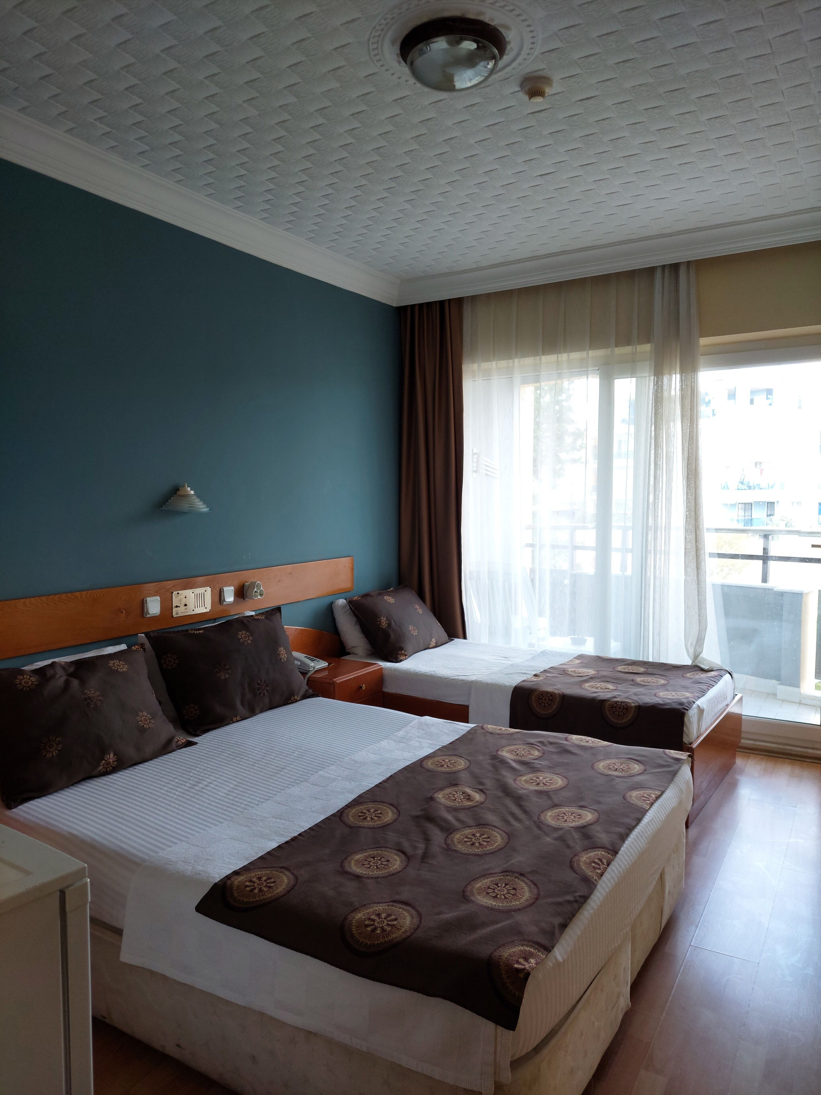 Double and Single, Pool View | Wifi gratis, ropa de cama y acceso para silla de ruedas 