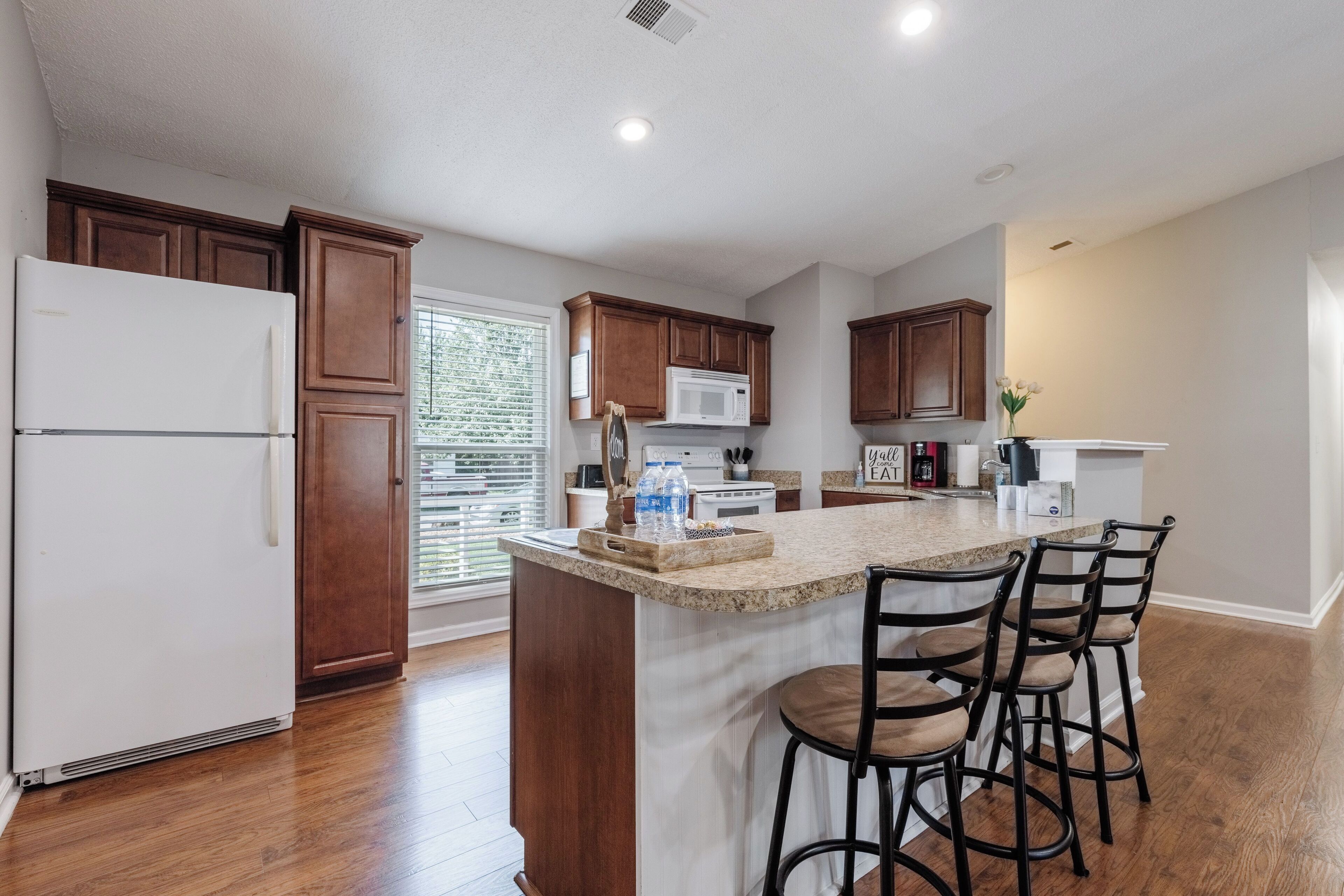   冰箱、微波炉、烤箱、炉灶