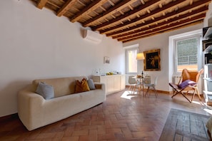Superior-Apartment, 1 Schlafzimmer, Kochnische | Wohnzimmer | Flachbildfernseher