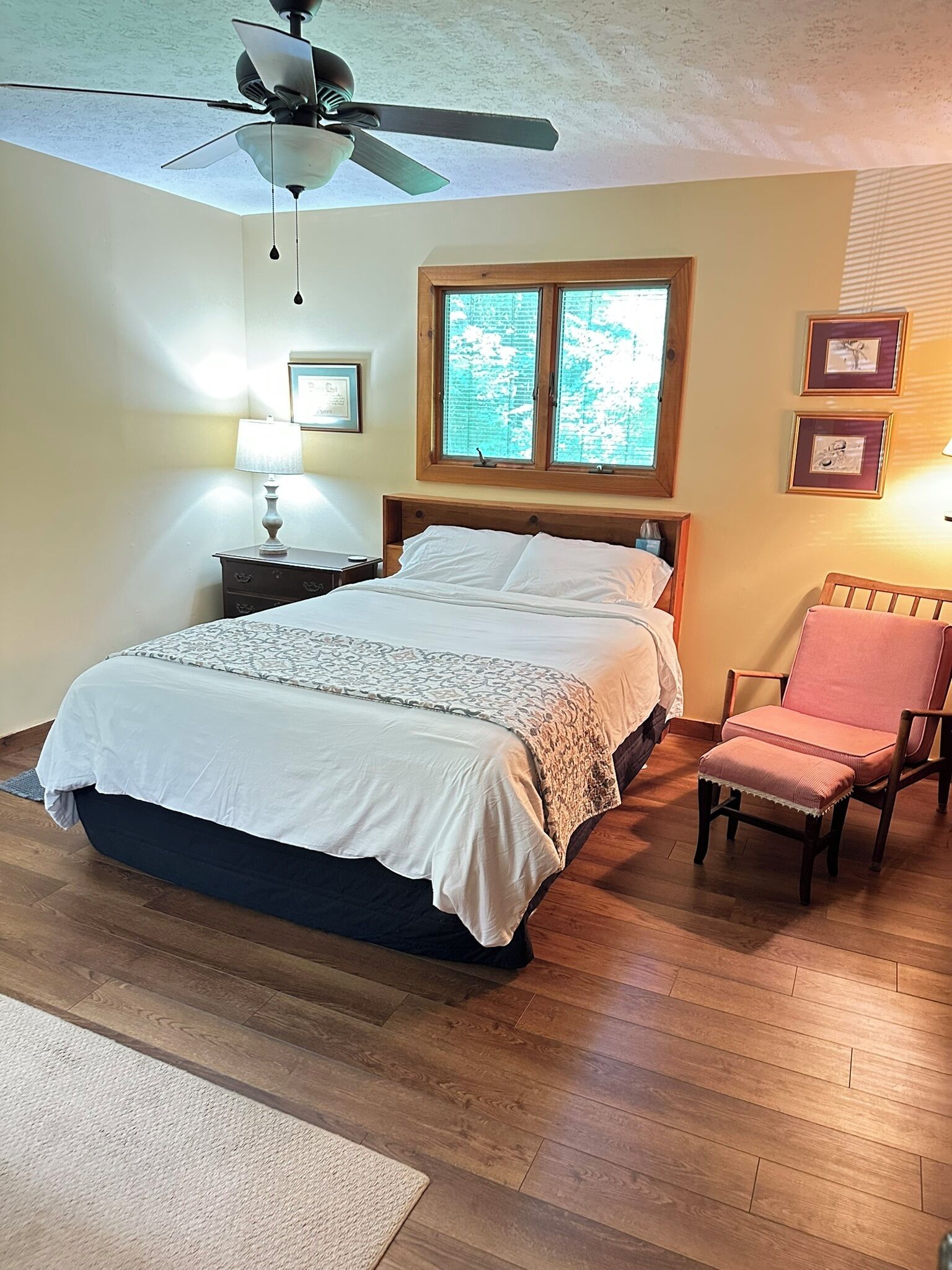 3 bedrooms, in-room safe, iron/ironing board, WiFi (free)