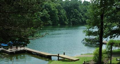 Mökki / Lomakoti metsässä yksityisellä järvellä Lähellä Louisvilleä, Ky