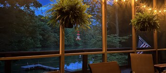 Ferienhaus / Ferienhaus im Wald am privaten See in der Nähe von Louisville, Ky