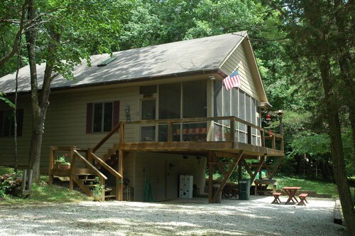 Ferienhaus / Ferienhaus im Wald am privaten See in der Nähe von Louisville, Ky