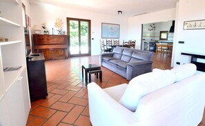 Appartement, 2 chambres | Coin séjour