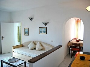 Apartment, 1 Bedroom | Living area | 33-inch flat-screen TV with cable channels, TV - Le Maree Fede (Rio)