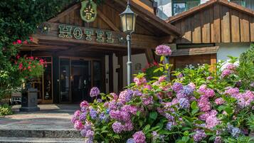 Mặt tiền nơi lưu trú