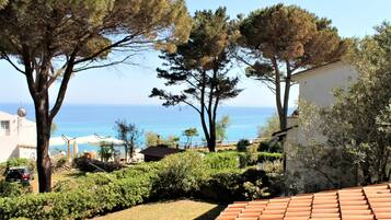 Apartment, 2 Bedrooms, Terrace | Individually decorated, individually furnished