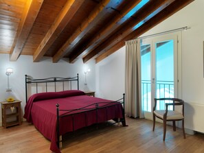 Deluxe Apartment | Individually furnished, desk, cribs/infant beds, bed sheets - Agriturismo Cà dei Molini (Gruaro)