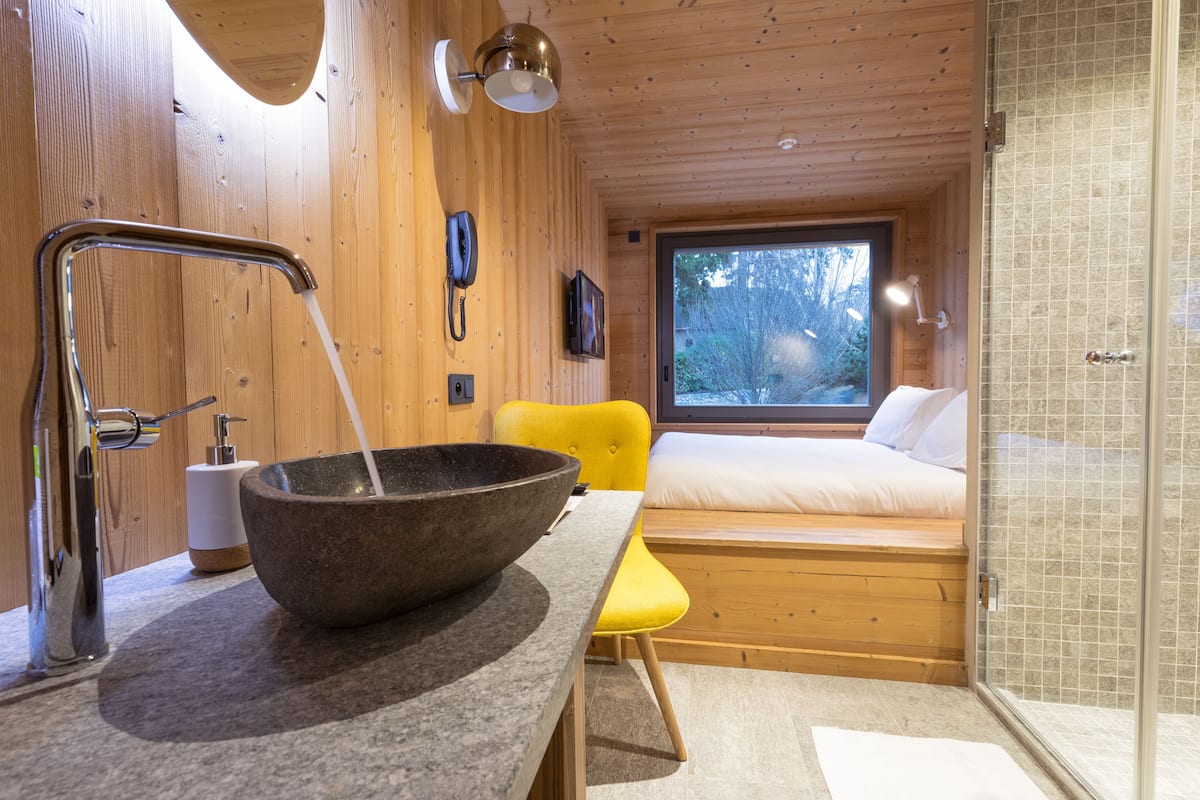 quadruple room | desk, soundproofing, iron/ironing board, free wifi