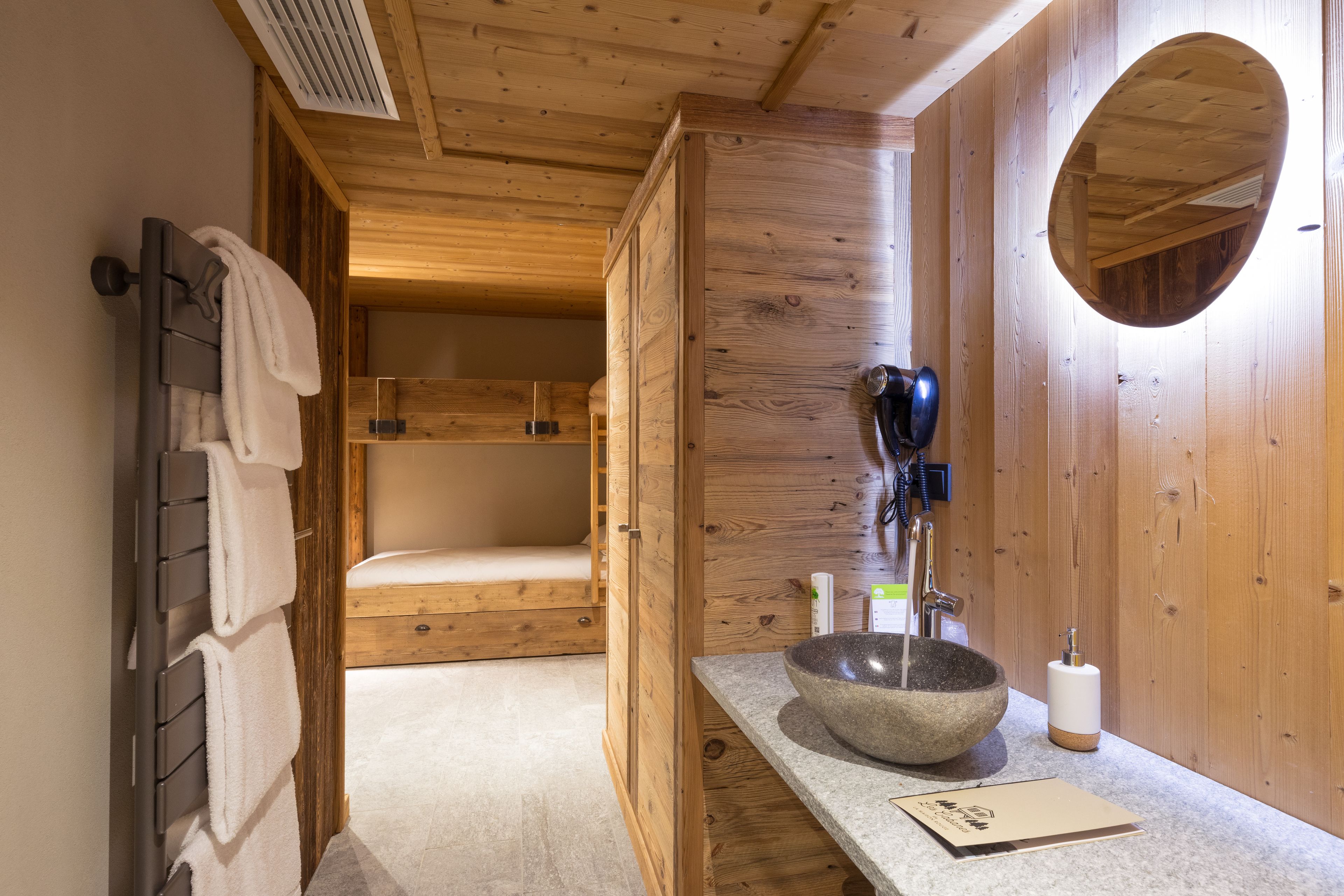 quadruple room | bathroom sink