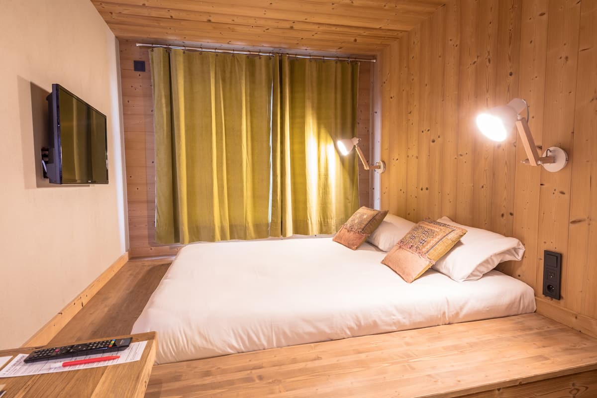 double room | desk, soundproofing, iron/ironing board, free wifi