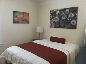 2 bedrooms, iron/ironing board, travel cot, free WiFi - Stunning! Professionally Cleaned, Self Check In - Sleeps 8 (Racine)