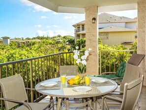 Outdoor dining - Beautiful South Kihei 1BR w/ Split AC & Parking! (Kihei)
