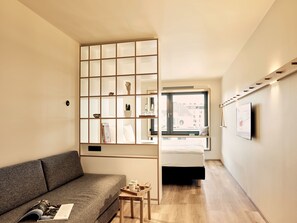 Hypo-allergenic bedding, in-room safe, soundproofing, free WiFi