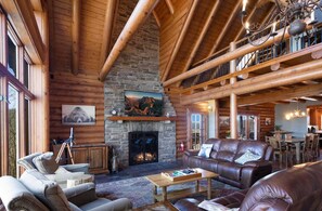 TV, peis, DVD-spiller og bordtennis