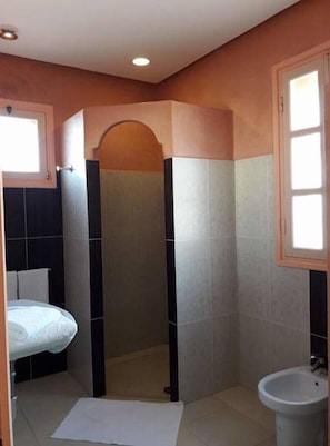 Villa, Ocean View | Bathroom | Separate tub and shower, spring water tub, rainfall showerhead - Villa Miramar (Mirleft)