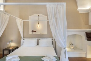 Deluxe kamer, terras | Individueel gemeubileerd, een bureau, babybedden (toeslag), gratis wifi