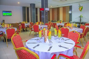 Breakfast, lunch, dinner served; African cuisine  - Hotel Laforge (Abidjan)